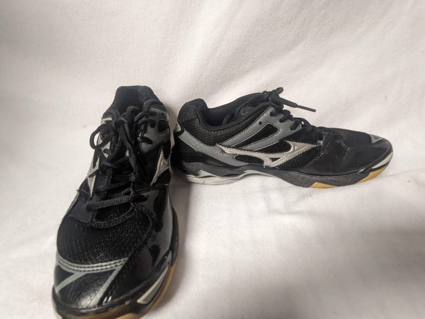 Mizuno Court Shoes Size 10 Color Black Condition Used Volleyball