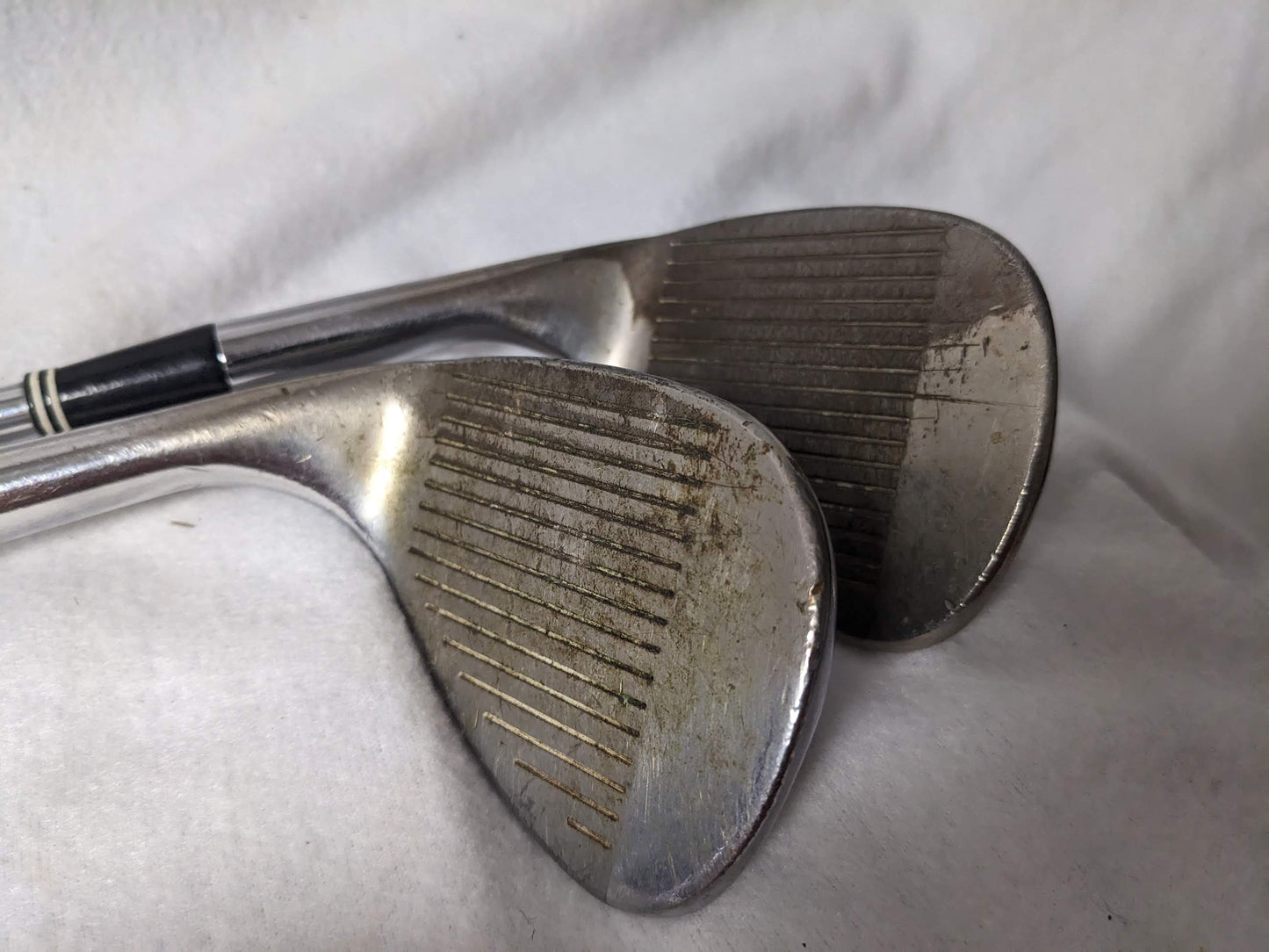 Cleveland 2 Wedge (RH) Golf Club Set Size 35 In Color Silver Condition Used