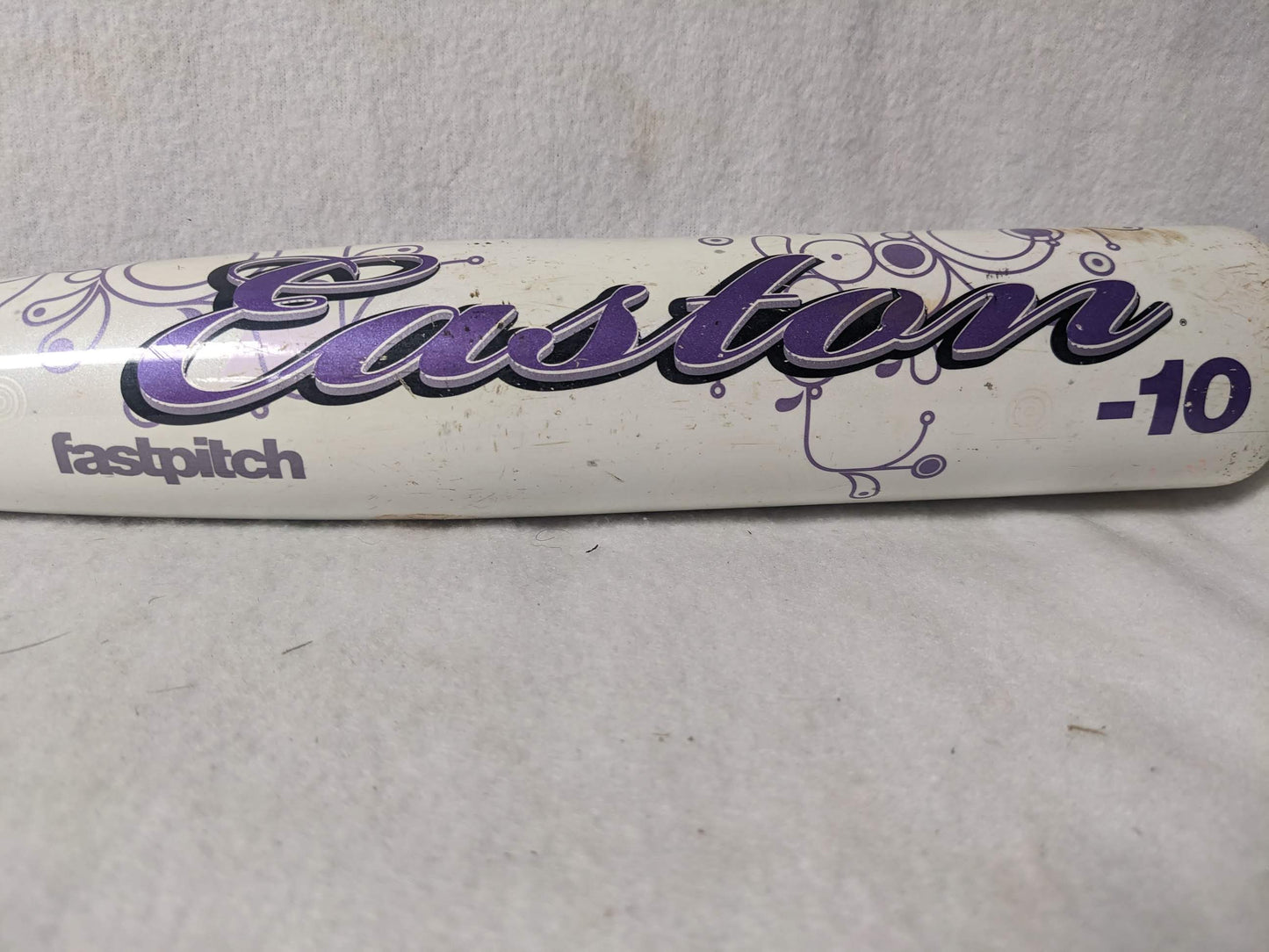 Easton Fastpitch Girl's Softball Bat Size 27 In 17 Oz White Used ISA NSA ISF ASA