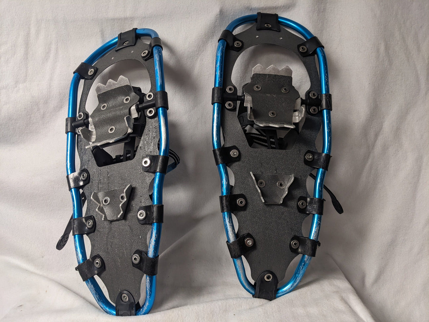 Mountain Profile MP821 Snowshoes Size 21 In Color Blue Condition Used