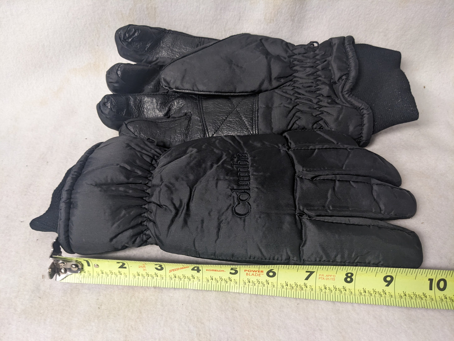 Columbia  Winter Gloves Size 10 In Color Black  Condition Used