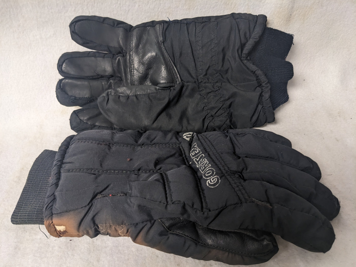 Gore-Tex Winter Gloves Size 10 In Color Black  Condition Used