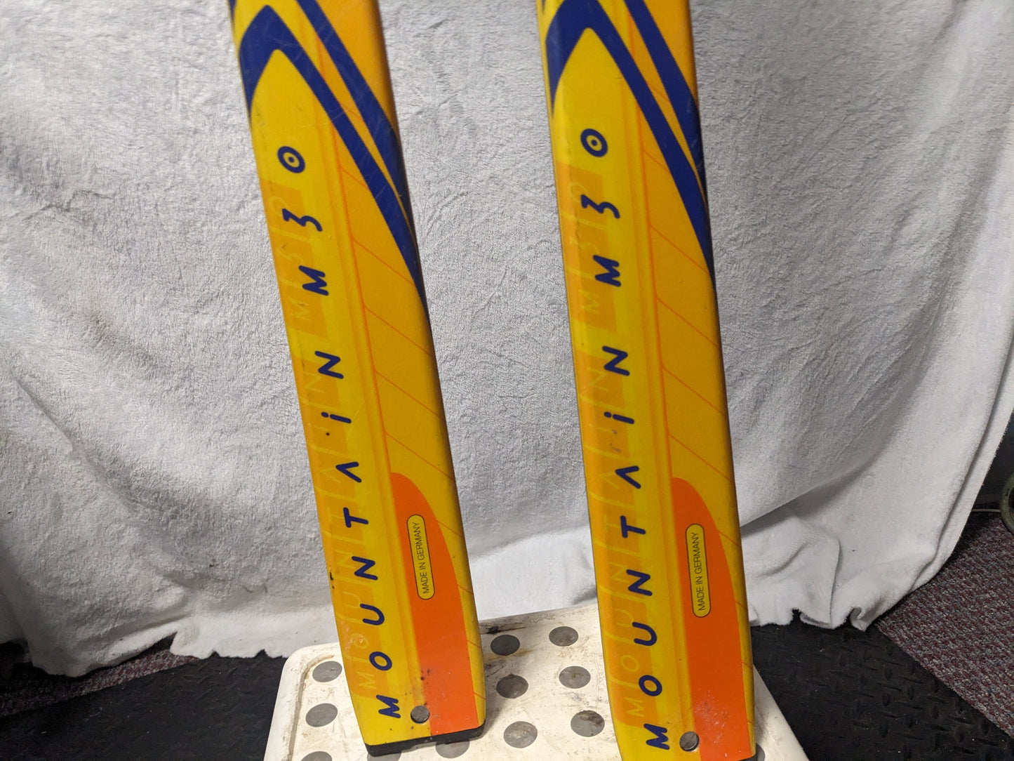 Volkl Mountain M30 XC - Telemark - Cross Country Skis with 75 Mm Bindings Size 189 Cm Color Yellow Condition Used