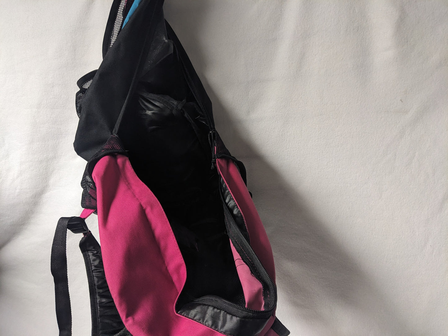 Umbro Daypack Backpack Size 18 In x14 In Color Pink Condition Used