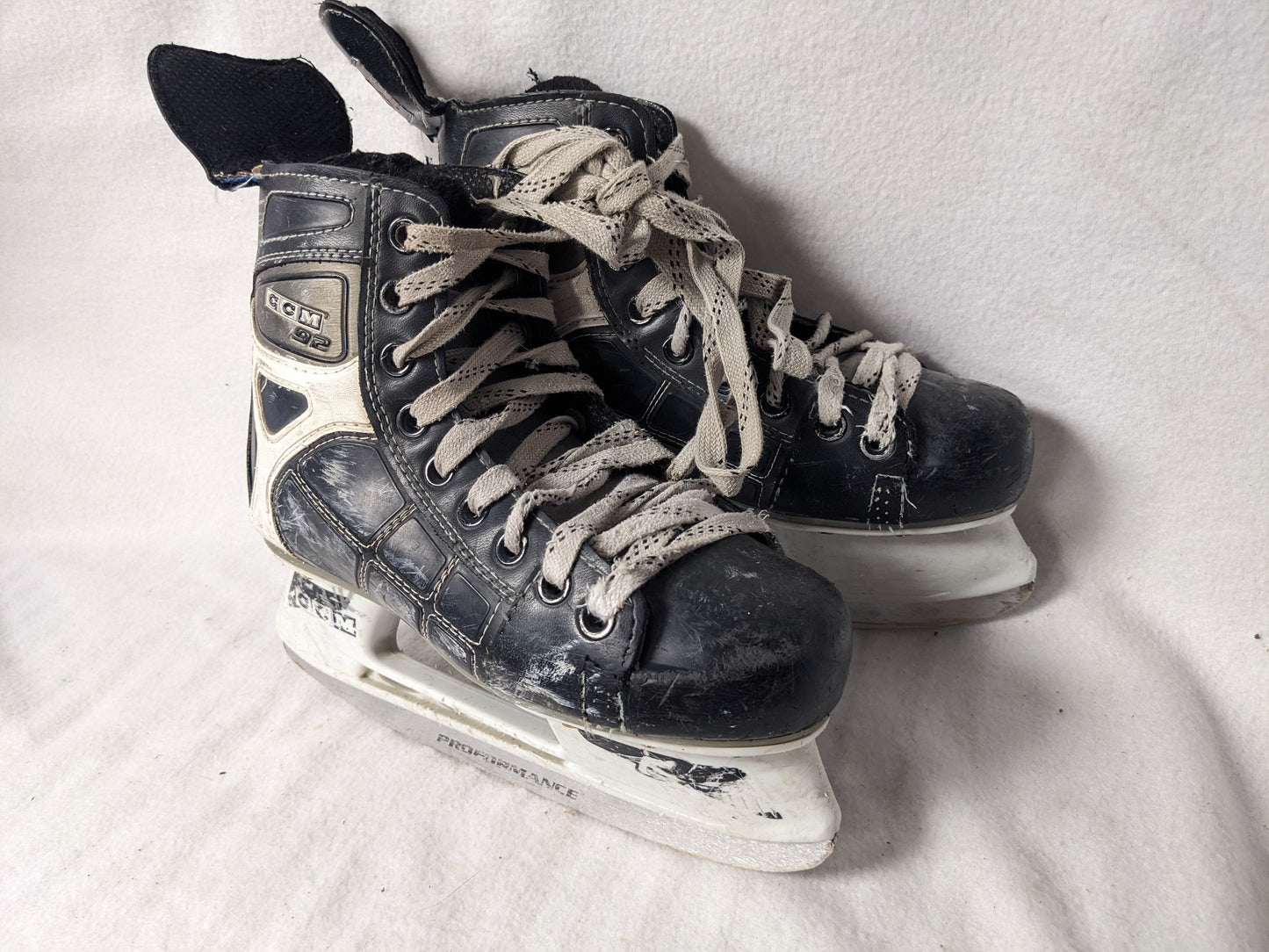 CCM 92 Hockey Ice Skates Size 4 Color Black Condition Used