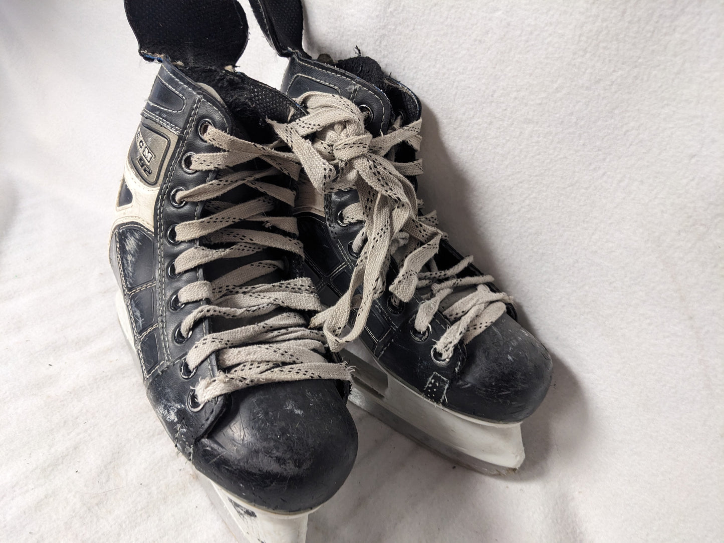 CCM 92 Hockey Ice Skates Size 4 Color Black Condition Used