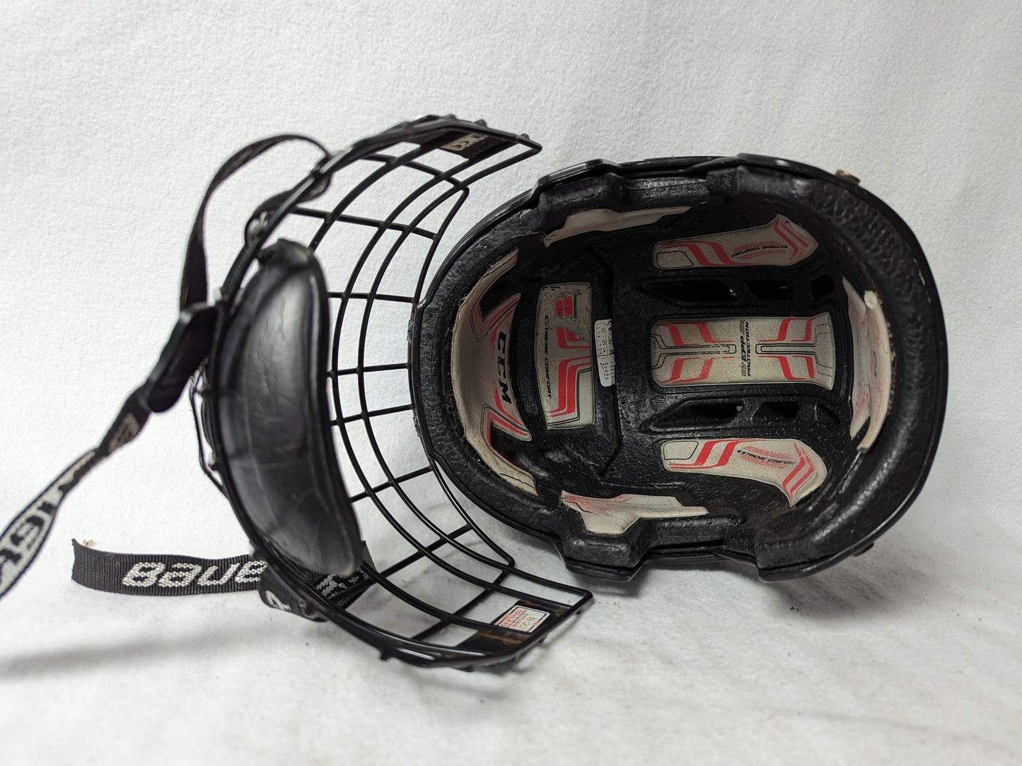 CCM Youth Hockey Helmet w/Cage Size Youth Medium Color Black Condition Used