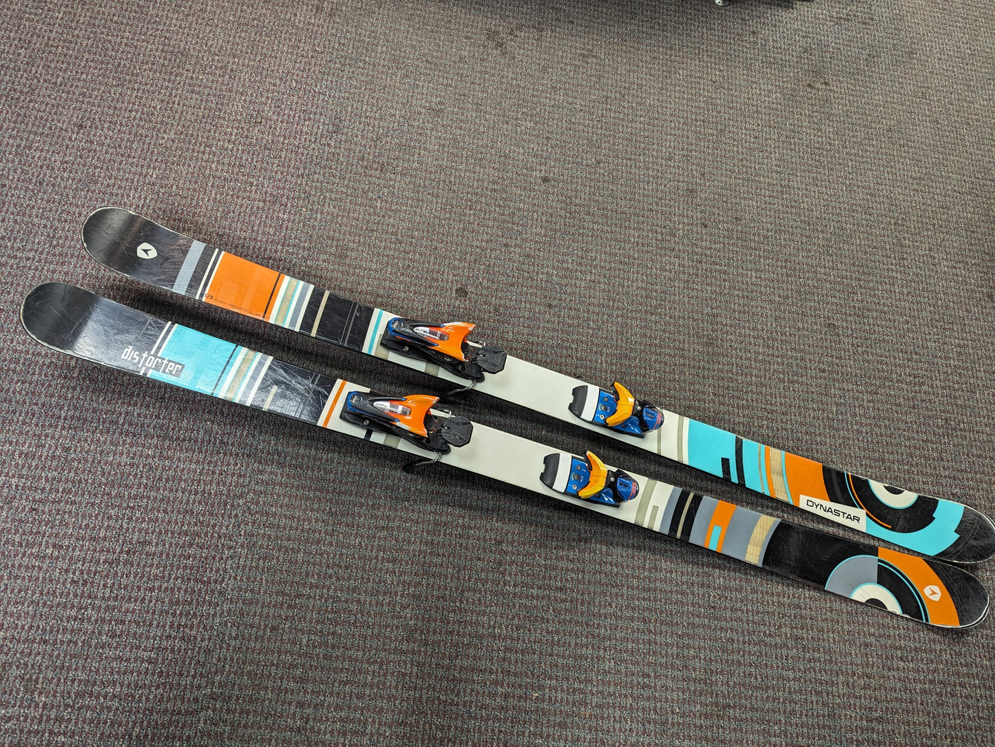 Dynastar Distorter Skis w/Look Bindings Size 173 Cm Color Black Condition Used