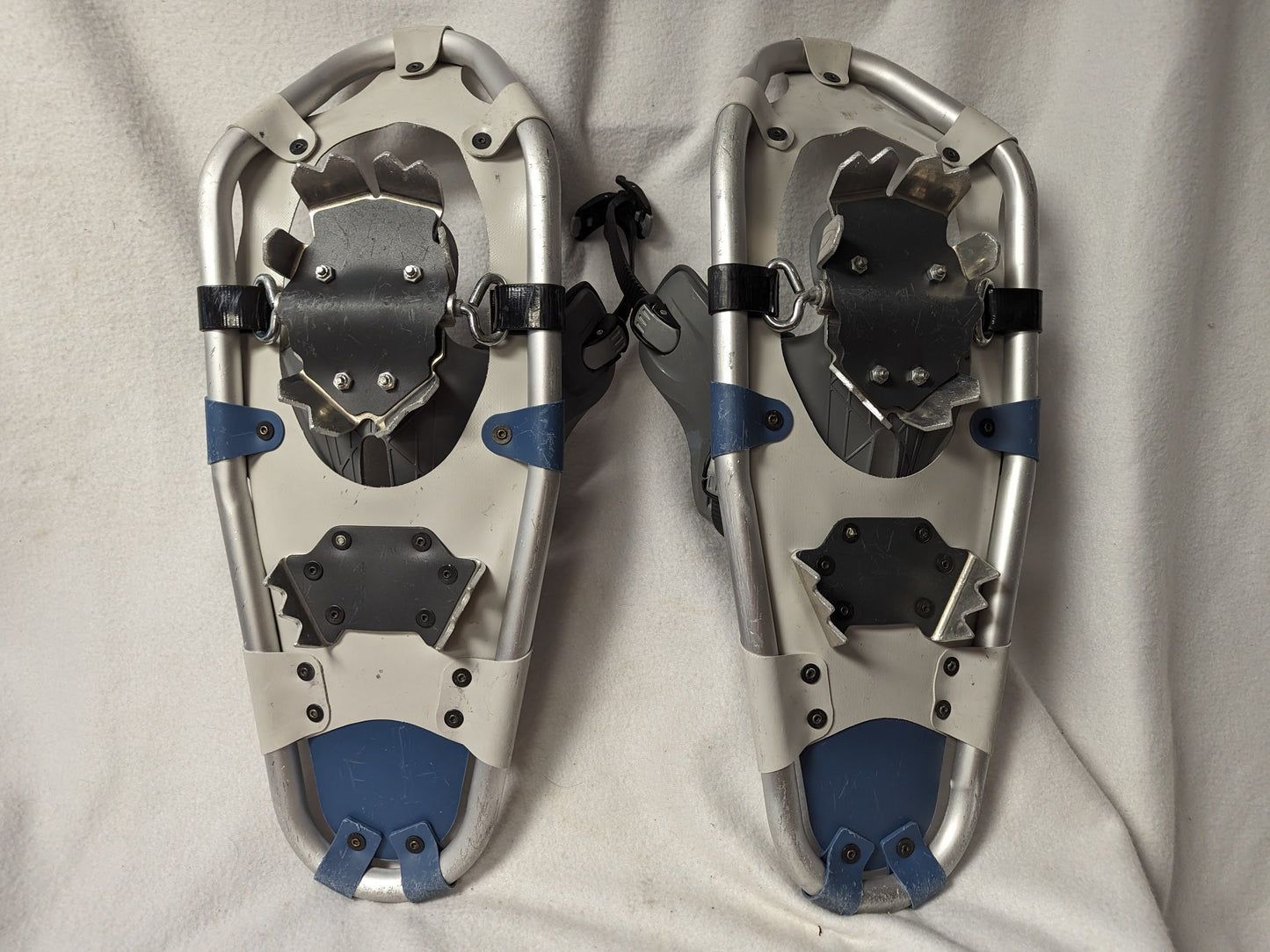 Tubbs Altitude Snowshoes Size 21 In Color Silver Condition Used