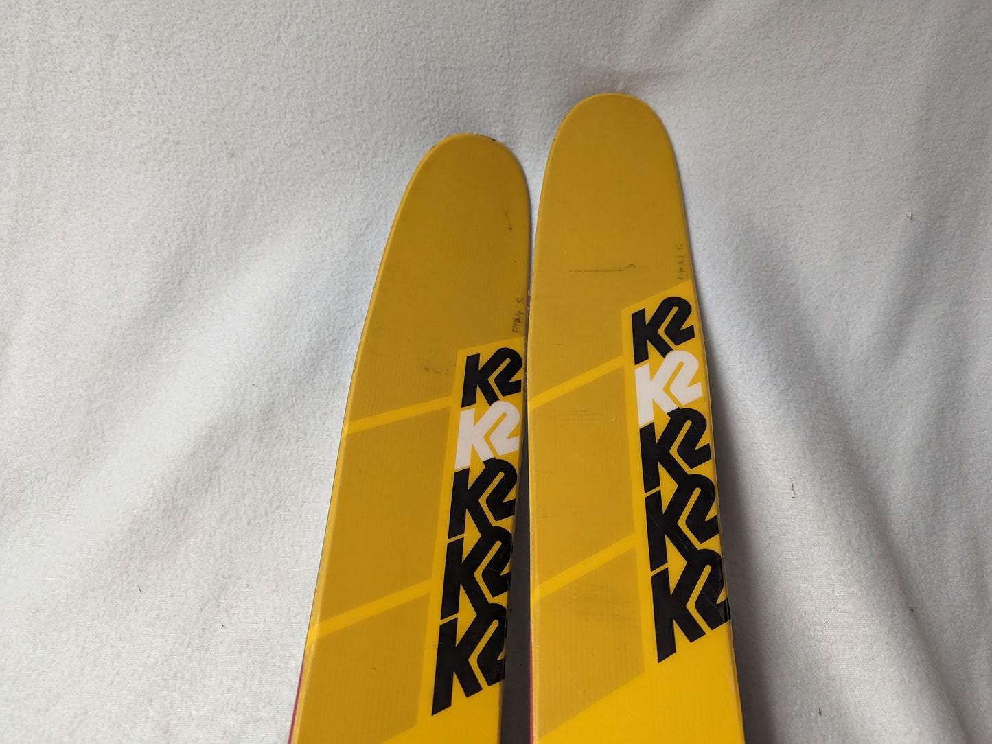 K2 Mindbender Jr Twin Tip Skis w/Marker Bindings Size 129 Cm Color Yellow Used