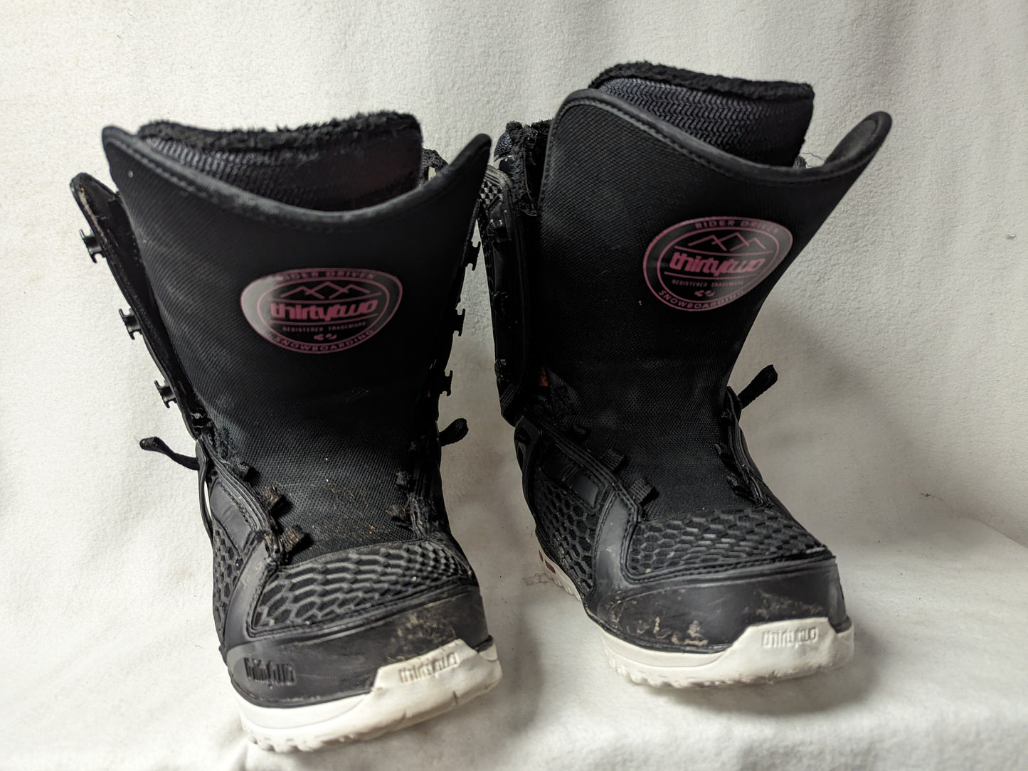 Thirty-Two Women's Lashed *No Laces* Snowboard Boots Size Women 8.5 Color Black Condition Used