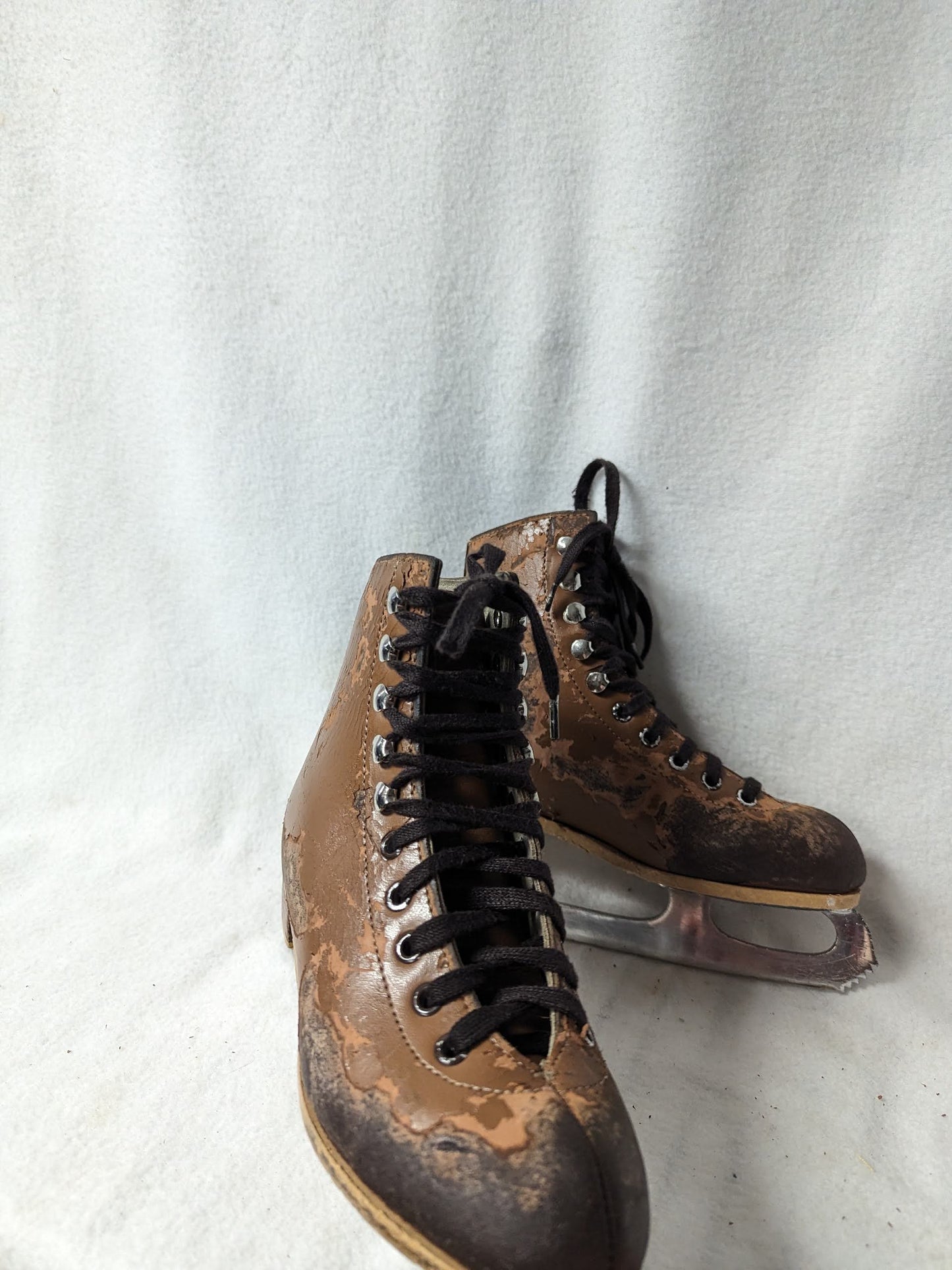 Rink Master Ice Skates Size 3 Color Brown Condition Used