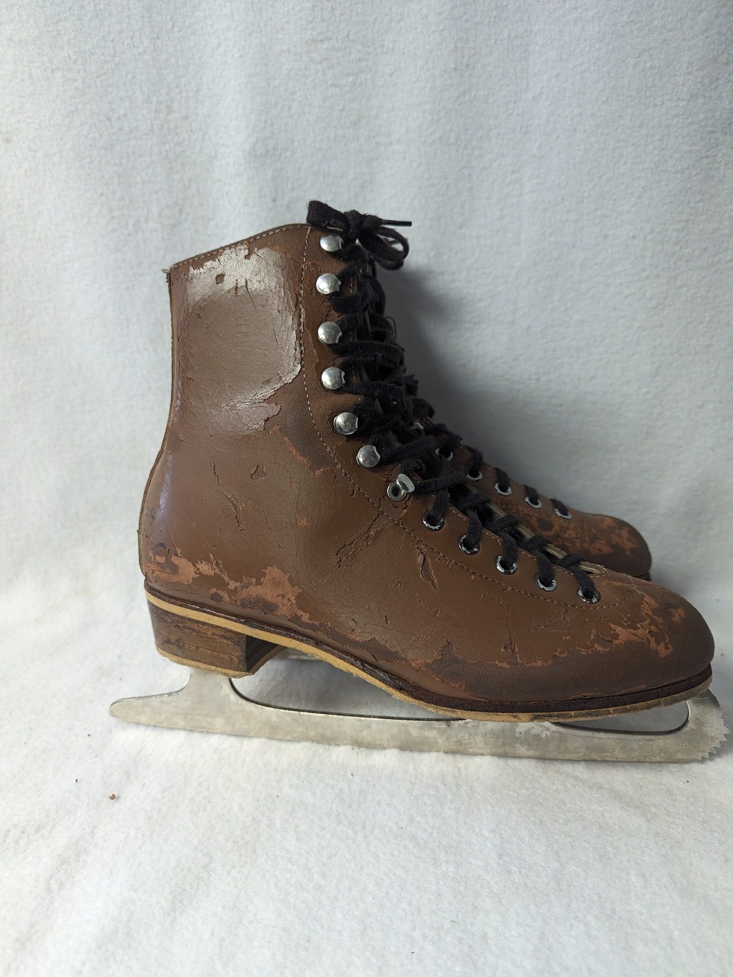 Rink Master Ice Skates Size 6 Color Brown Condition Used