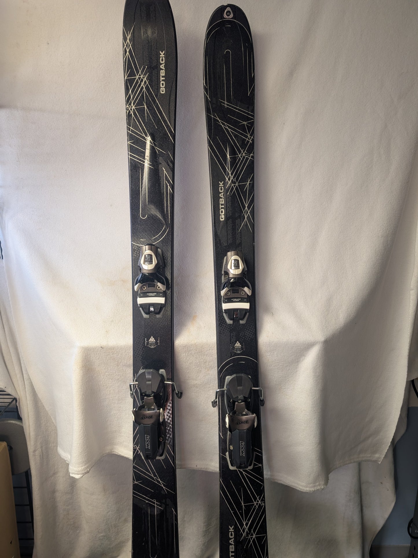 Gotback Skis w/Look 12x Bindings Size 146 Cm Color Black Condition Used