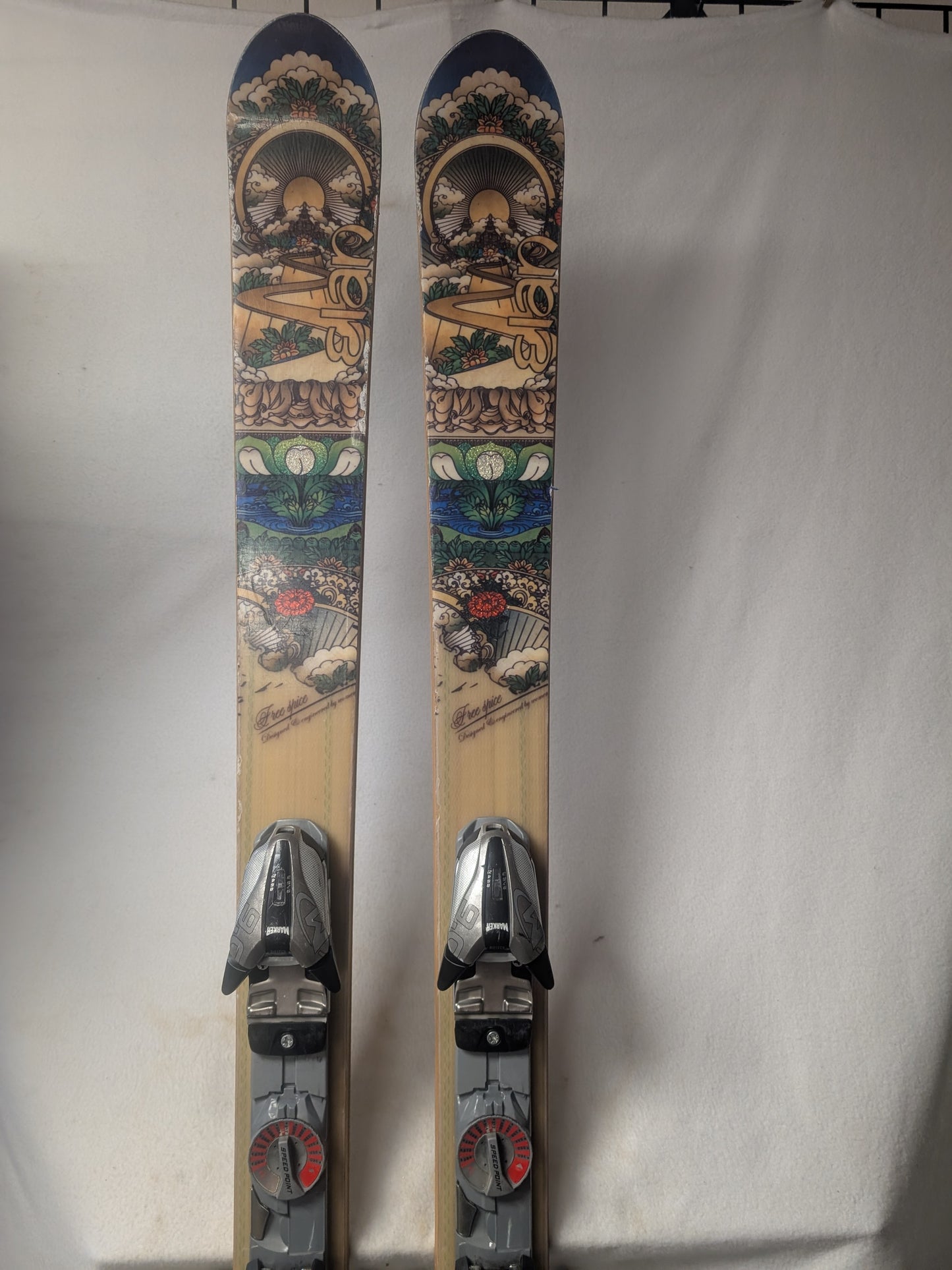 Elan Skis w/Marker 9.0 Bindings 160 cm Brown Used