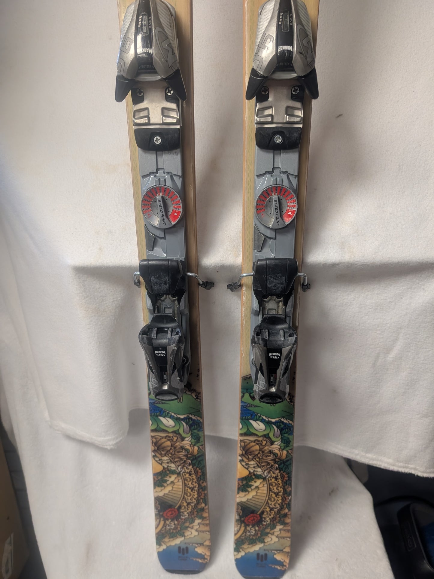 Elan Skis w/Marker 9.0 Bindings 160 cm Brown Used