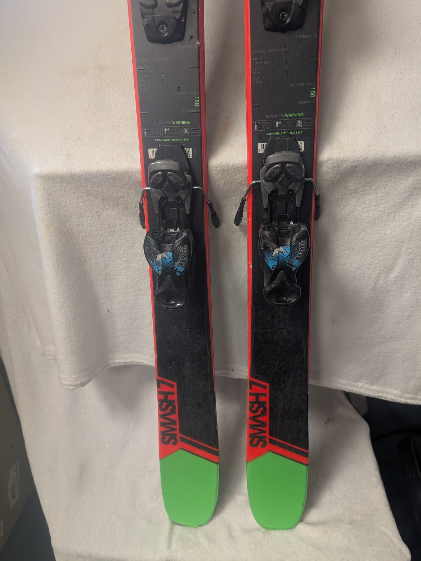 Rossignol Smash 7 Skis w/Marker Bindings Size 150 Black Used