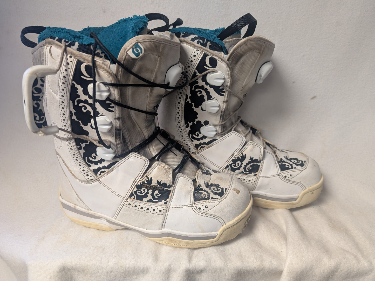 Salomon Snowboard Boots Size 8 White Used