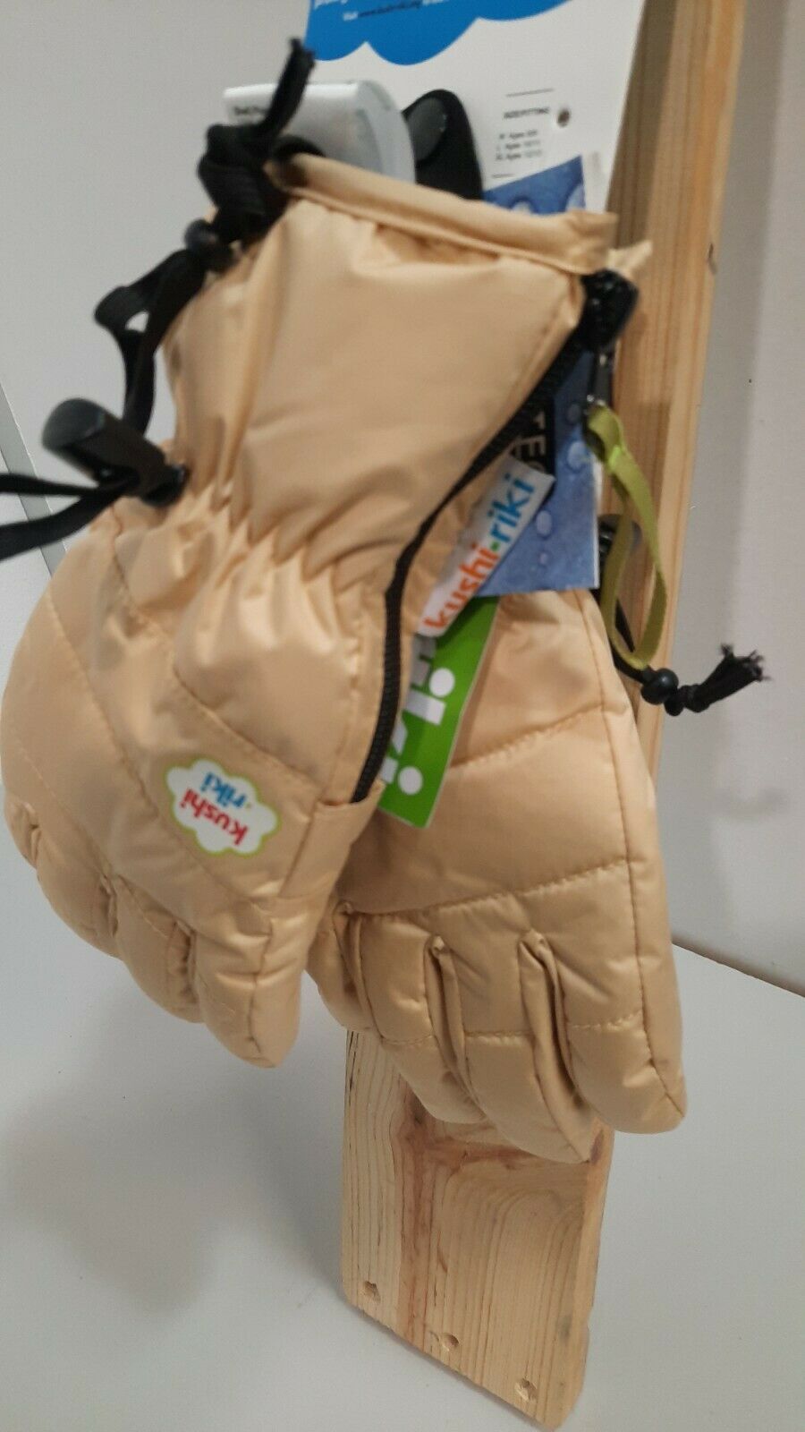 Kushi-riki Hope Gloves Size Youth Medium Age 8/9 New