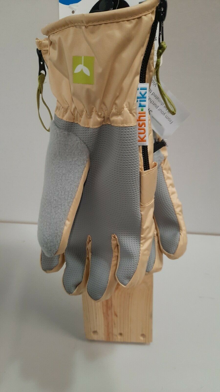 Kushi-riki Hope Gloves Size Youth Medium Age 8/9 New