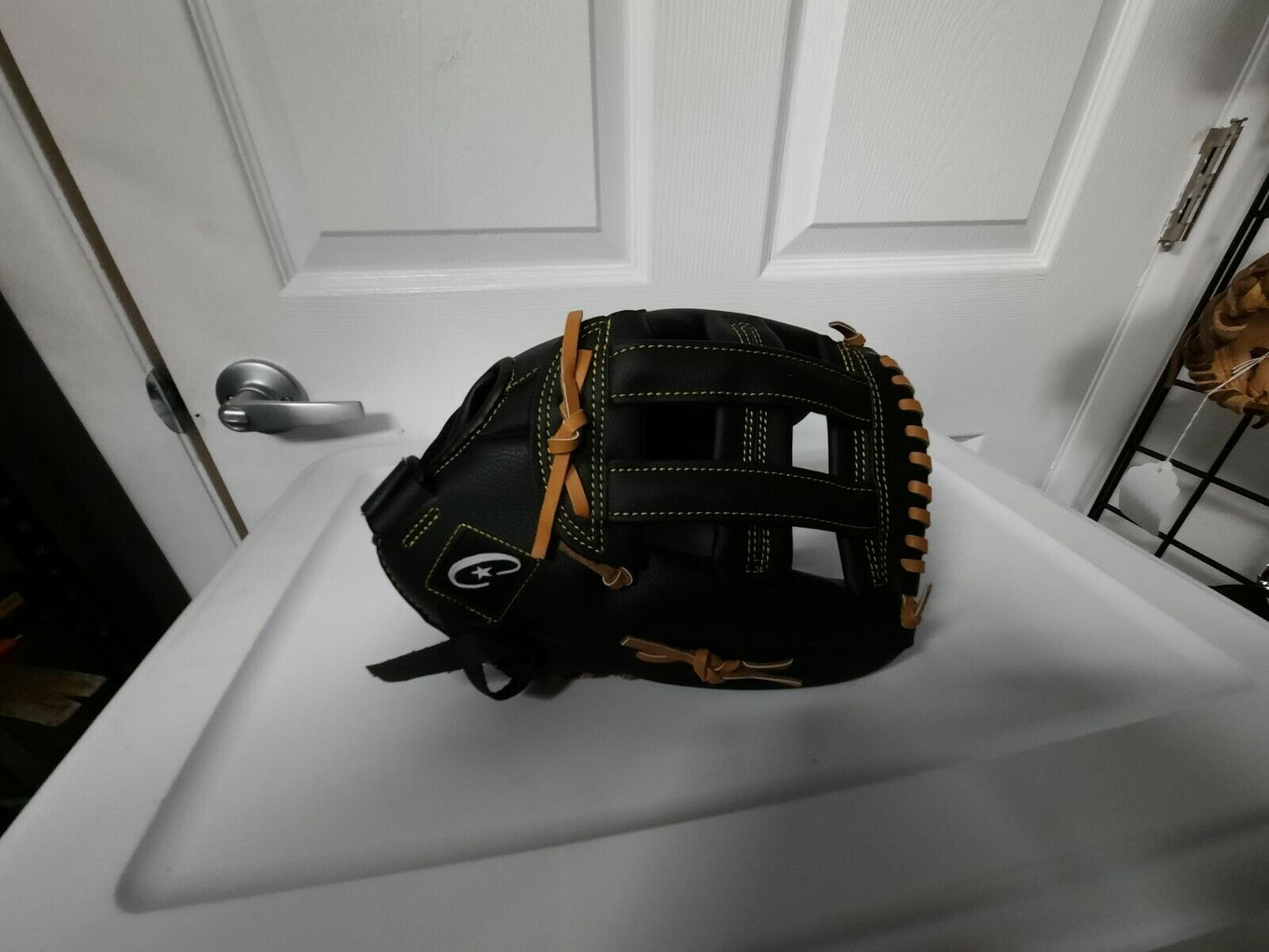 Champion Sports Baseball Mitt Size 12 In CBG940 Right Hand Throwing, LH, RHT Black New