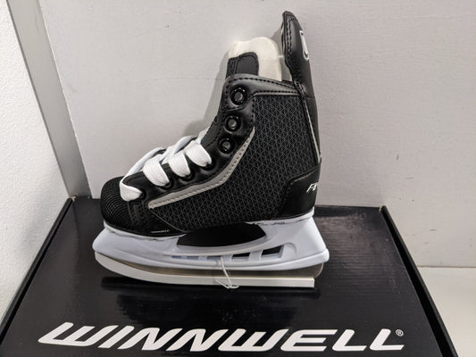 Winnwell Ice Skates AMP300 Youth Black New SK1703BB Hockey Skates Balance Blades