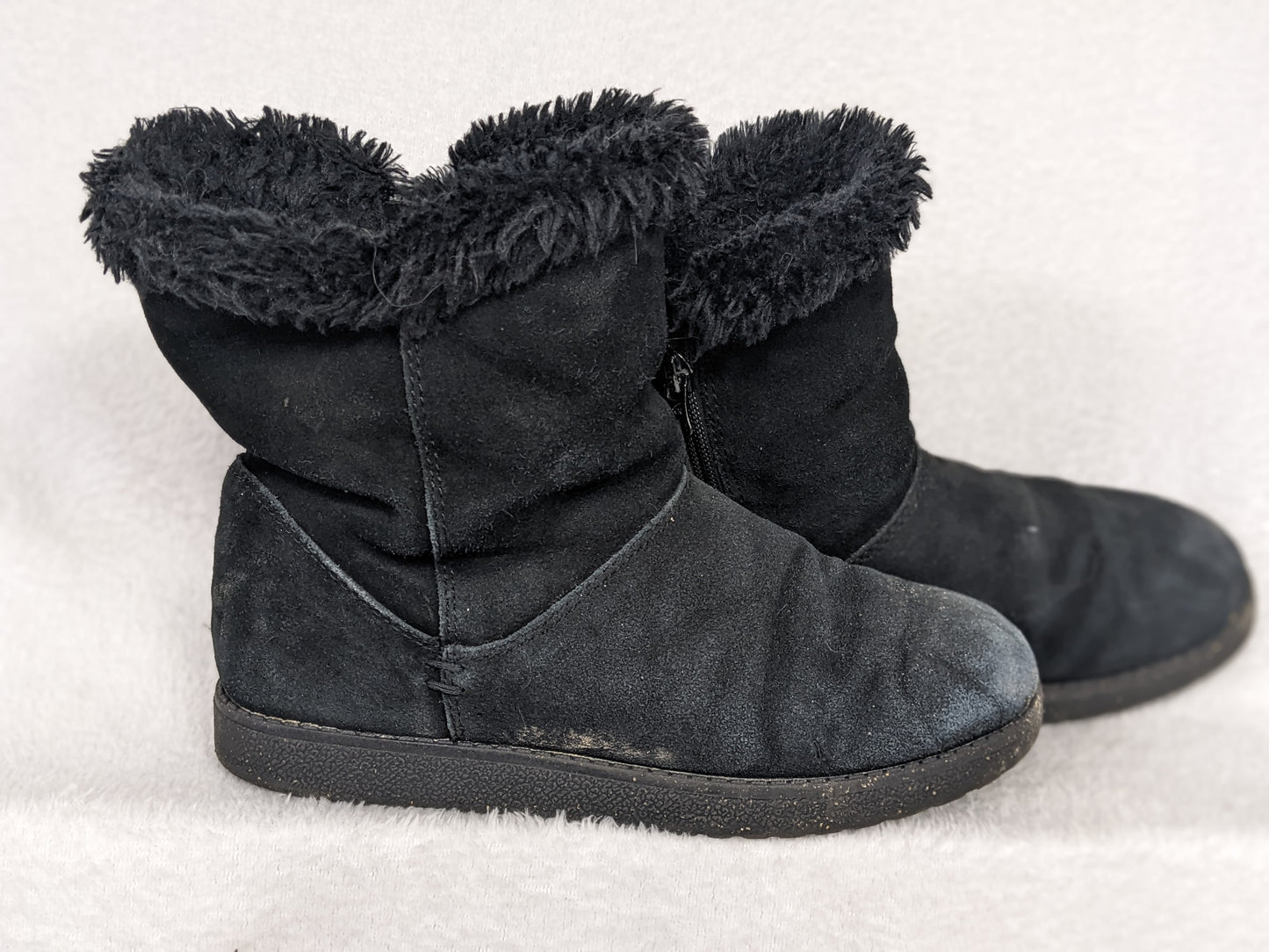 Suede Fleece Lined Snow Boots Size 6 Color Black Condition Used