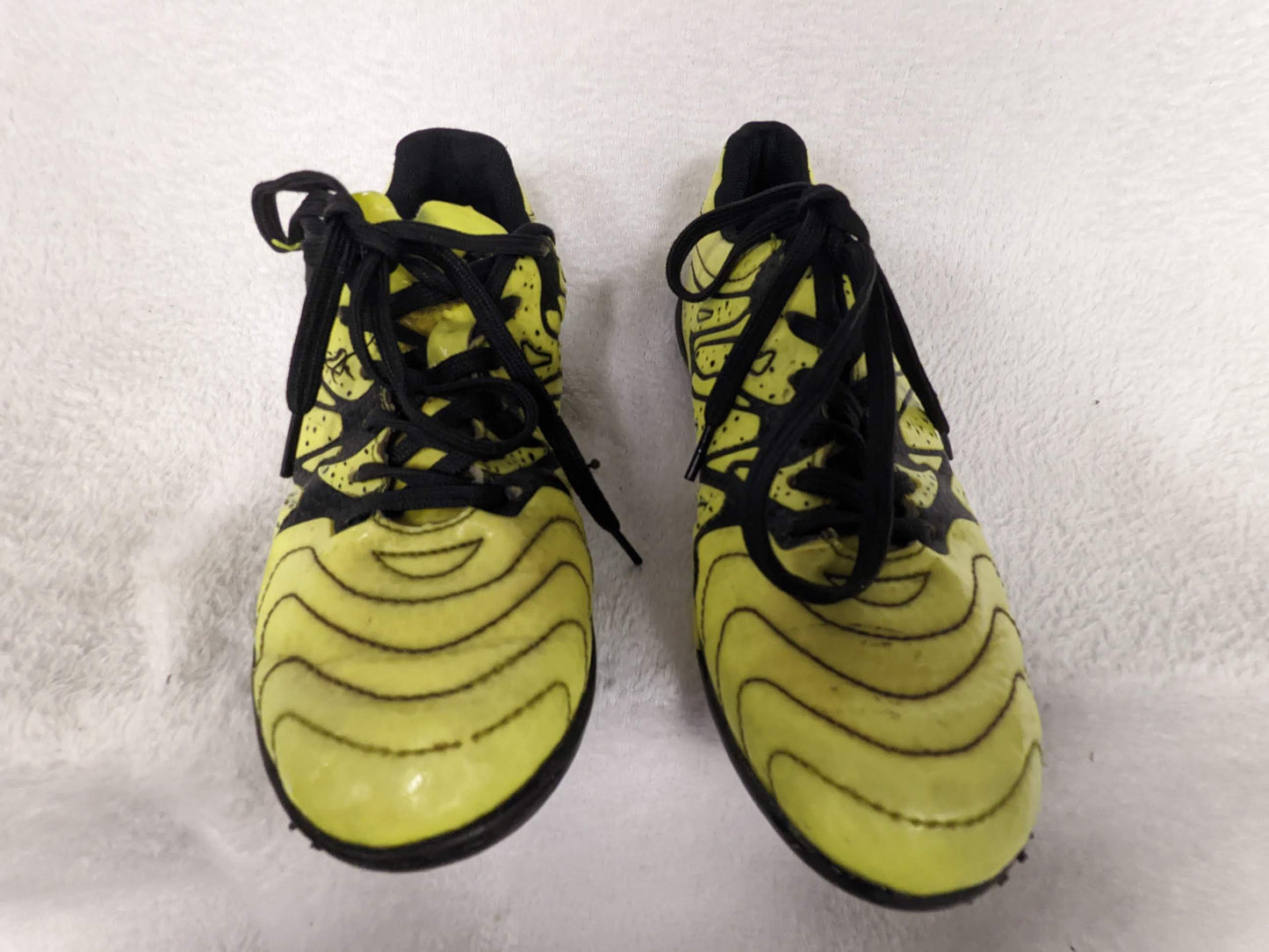 Roonasn Cleats Size 3.5 Color Yellow Condition Used