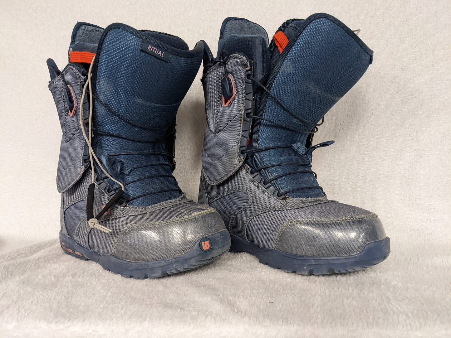 Burton Ritual Women's Snowboard Boots Size Women's 6.5 Color Gray Condition Used