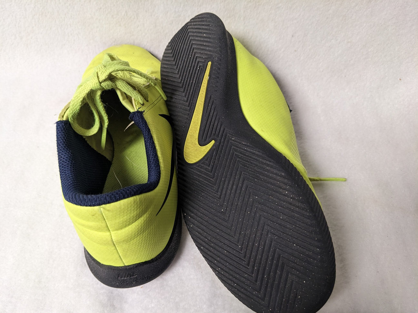 Nike Phantom VNM Indoor Soocer Shoes Size 2 Color Yellow Condition Used